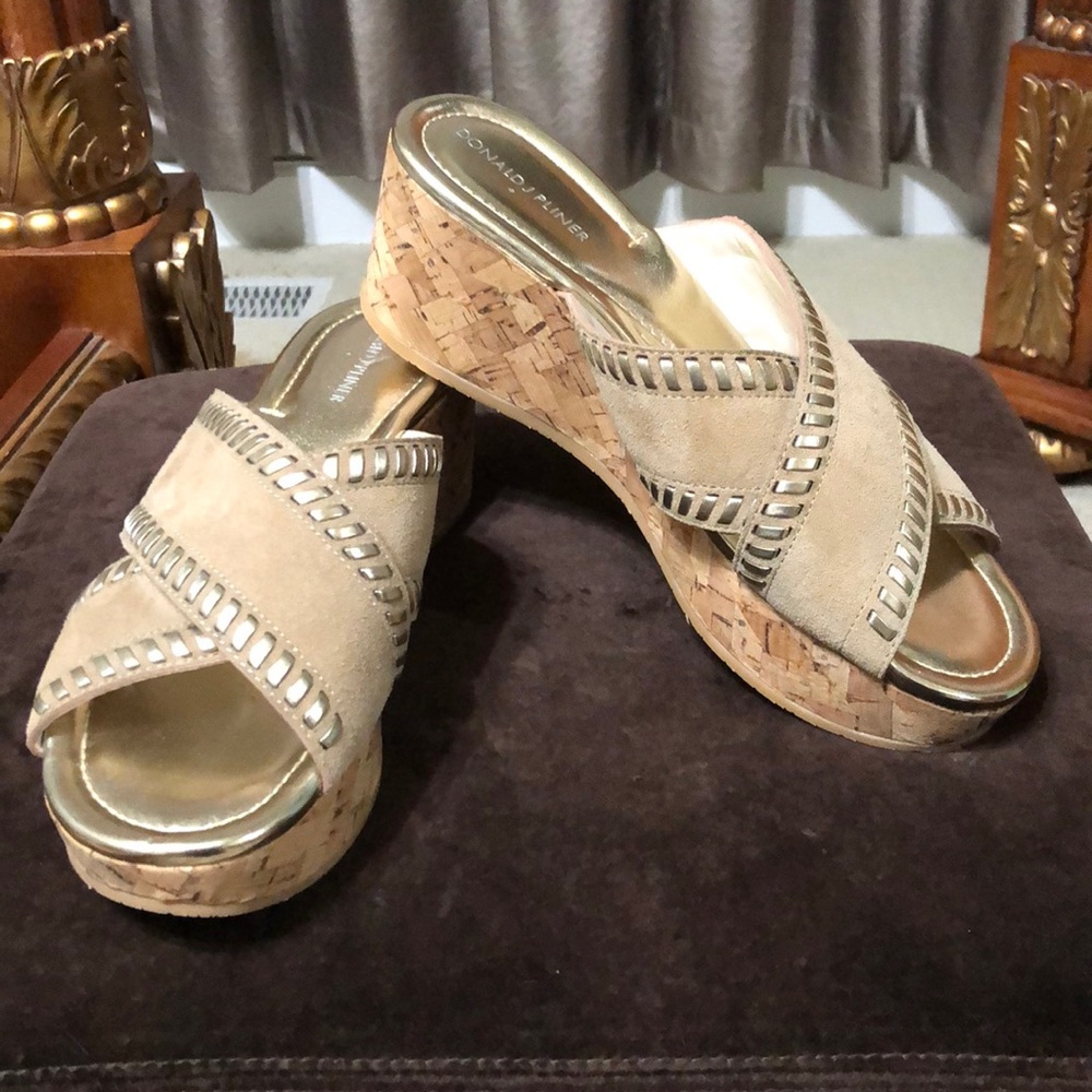 Donald Pliner leather slip on sandals.